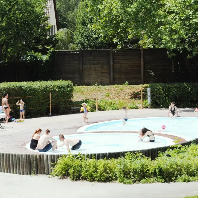 Planschbecken im Außenbereich für Kleinkinder