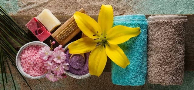 Blumen und Handtücher